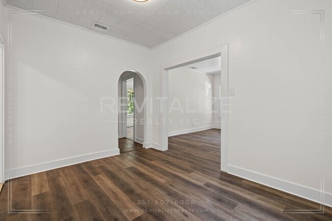 Building Photo - Charming 3 Bed 2 Bath Bungalow in Mobile