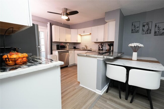 Building Photo - 742 Granada St