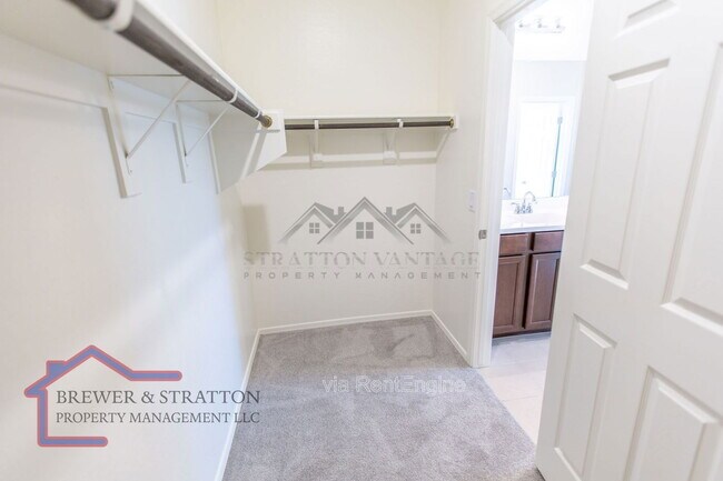 Building Photo - 495 E Rio Pl