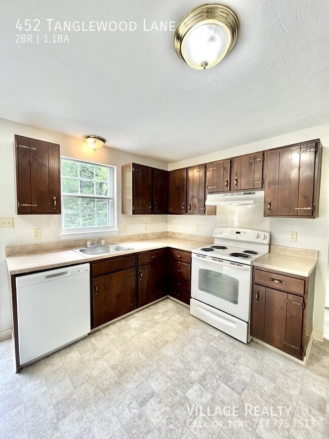 Building Photo - 452 Tanglewood Ln