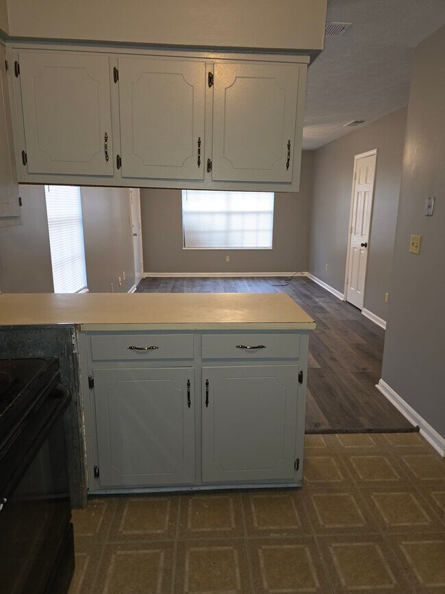 Building Photo - Kings Mountain