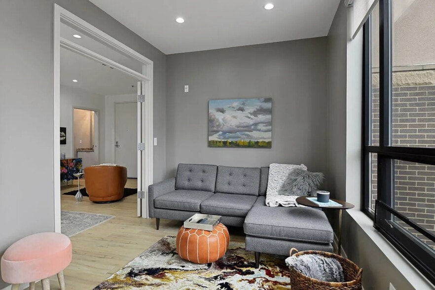 Building Photo - 3116 W Lake St