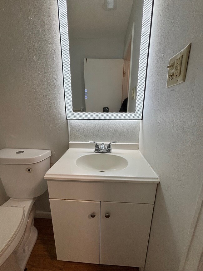 Building Photo - 2709 Center St