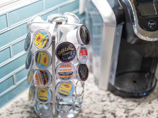 Building Photo - 2110 Loren Cir