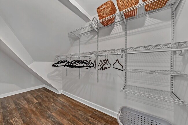 Building Photo - Furnished 1-Bedroom Upper Apartment on Main St