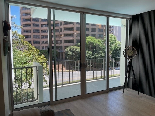 Building Photo - 10433 Wilshire Blvd