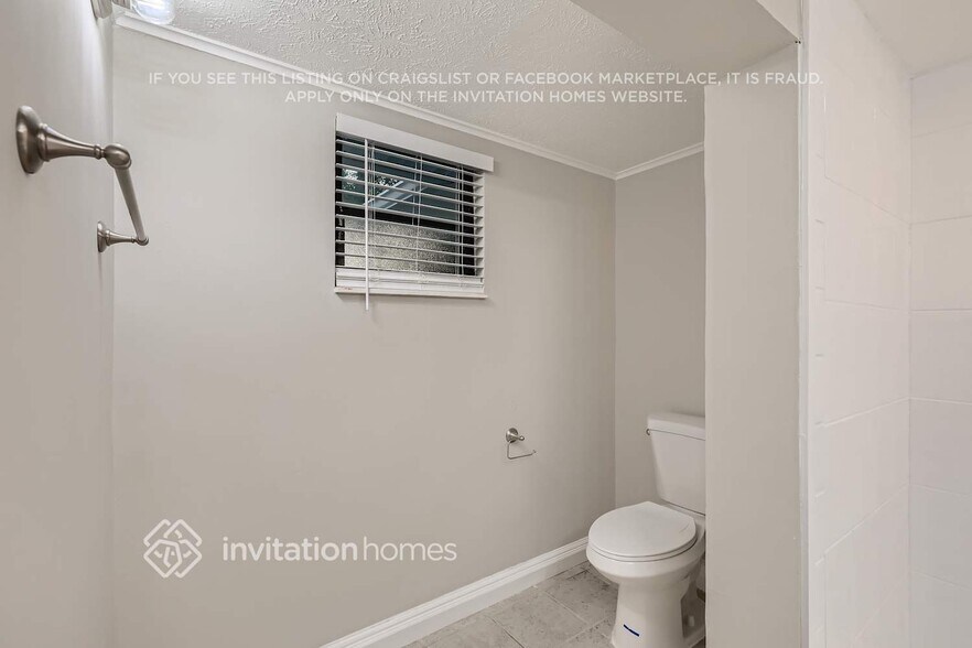 Building Photo - 2560 Eastill Dr