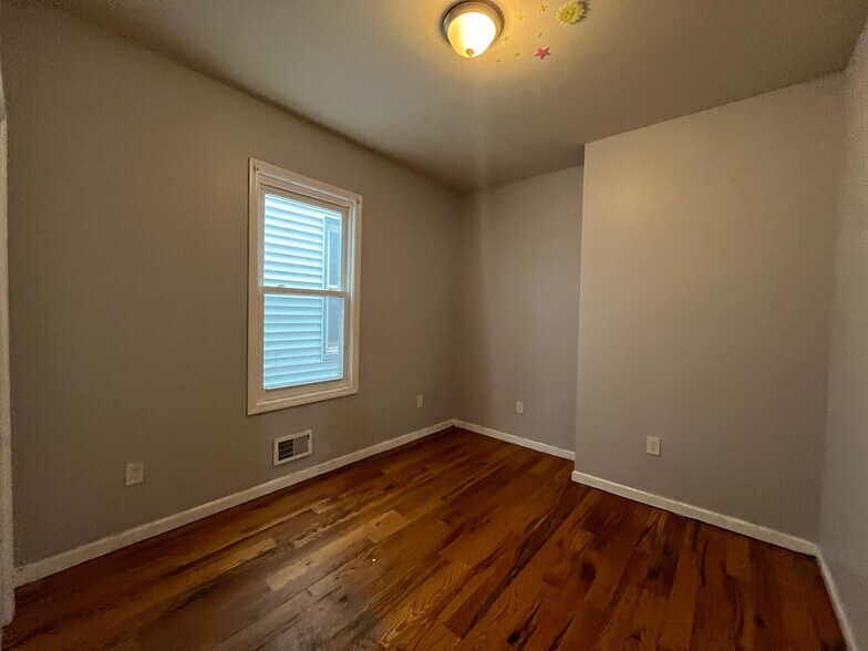 Building Photo - 166 Wilkinson Ave