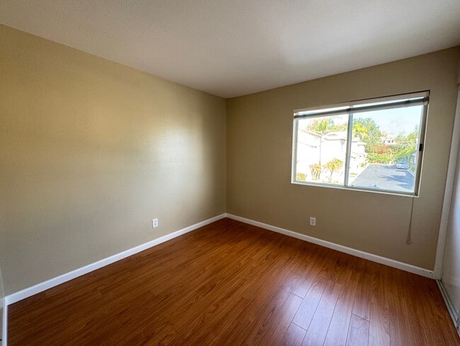 Building Photo - Immaculate 4Bd/2.5Ba Home with New Fridge, AC, Fenced Back Patio in Aliso Viejo!