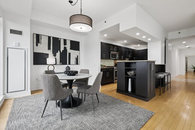 Building Photo - 1025 Maxwell Ln