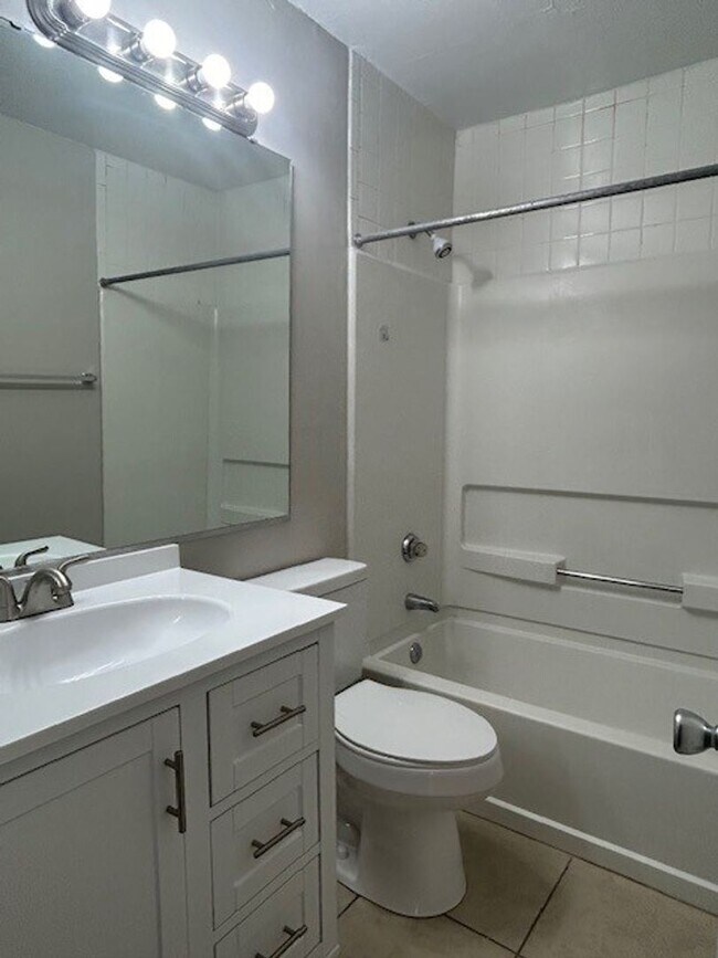 Building Photo - 9505 University Terrace Dr