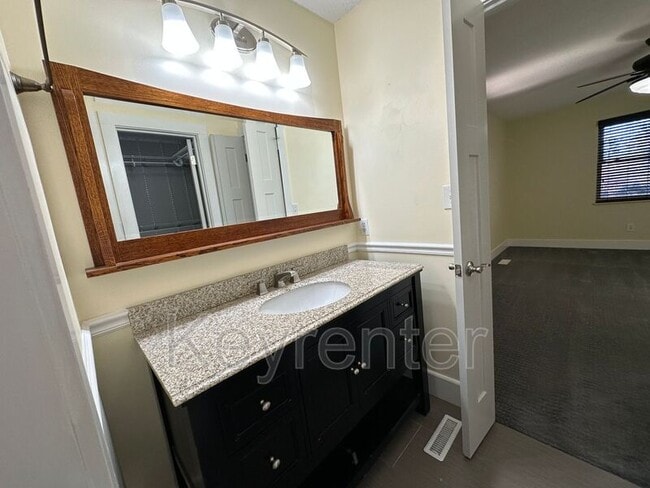 Building Photo - 303 Highstone Ln