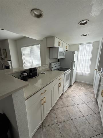 Building Photo - 7431 Holly Hill Dr