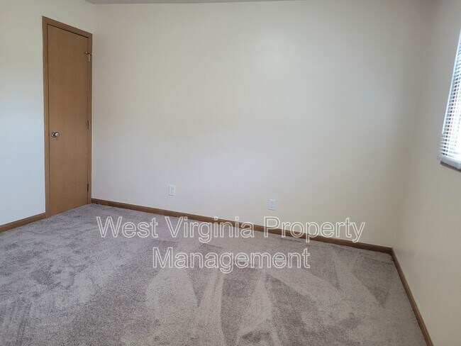 Building Photo - 190 Cardinal Wy