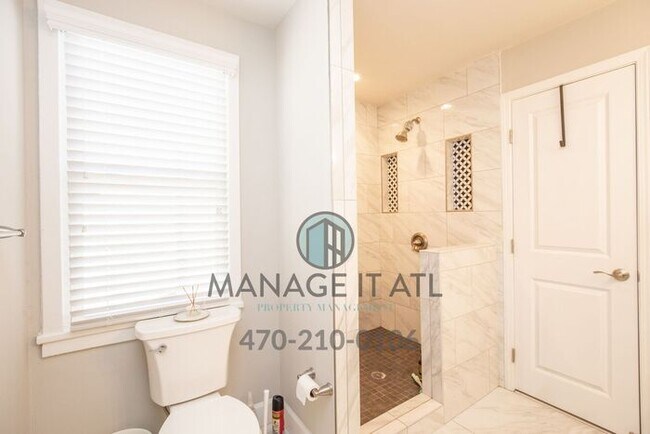 Building Photo - FULLY RENOVATED 2 Bedroom House close to I...