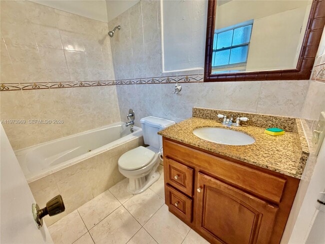 Building Photo - 510 NE 17th Ave