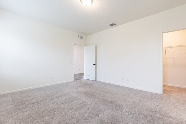 Building Photo - 5631 Pearl Mdw