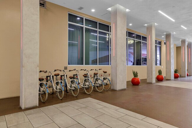 Building Photo - 777 N Ocean Dr