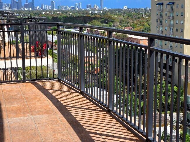 Building Photo - 888 Douglas Rd