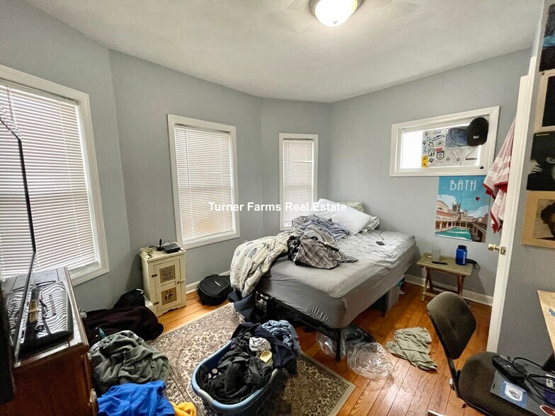 Building Photo - 50 Derby St