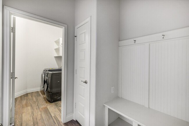 Building Photo - 10835 High Red Mesa