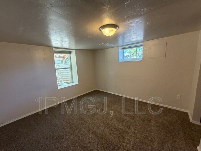 Building Photo - 935 Teller Ave