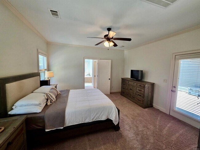 Building Photo - 37 Emerald Dr