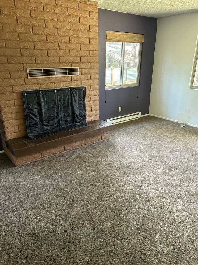 Building Photo - 3886 Canyon Loop