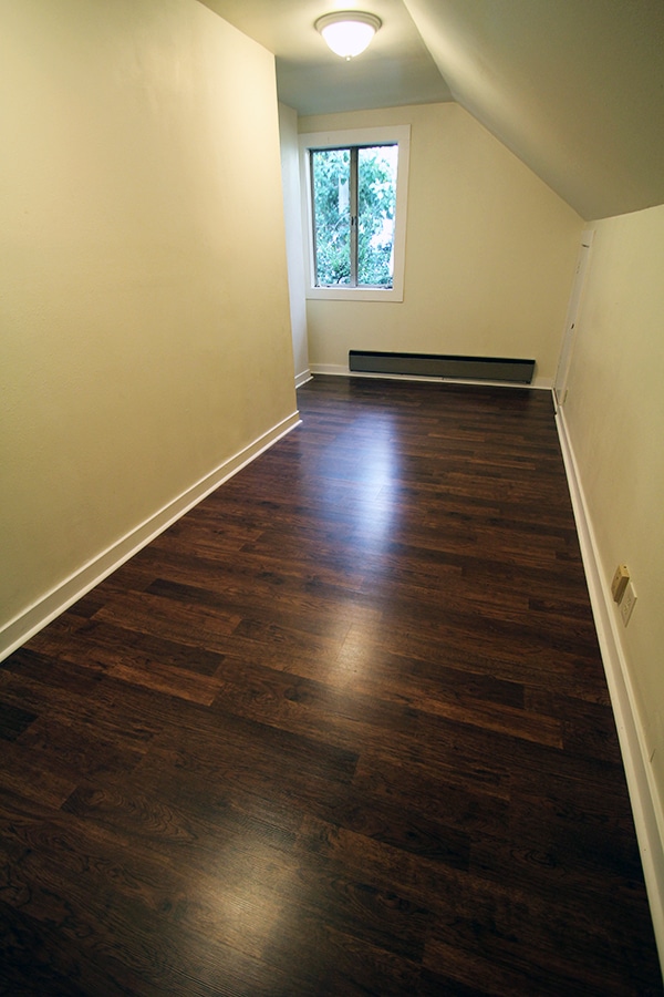 Building Photo - SPACIOUS, UPDATED 7 BEDROOM, 3 BATH, 2 KITCHENS, YARD & DEN BY UW!