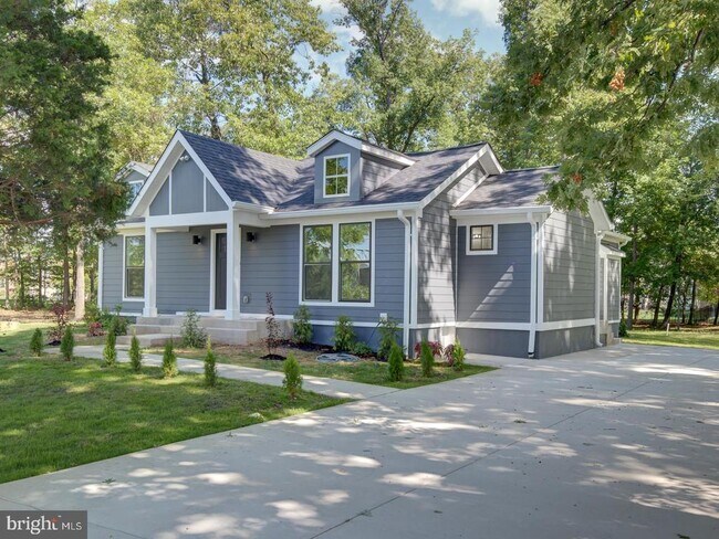 Building Photo - 14750 Jordan Ln