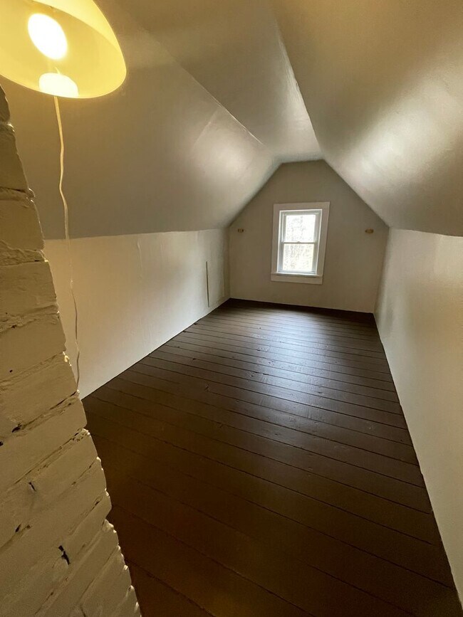 Building Photo - Serene Richmond Cottage Retreat | 2BR, Hardwood Floors, Pet-Friendly- $2500