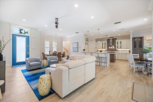Building Photo - Furnished, Yearly 4bd Home on Siesta Key