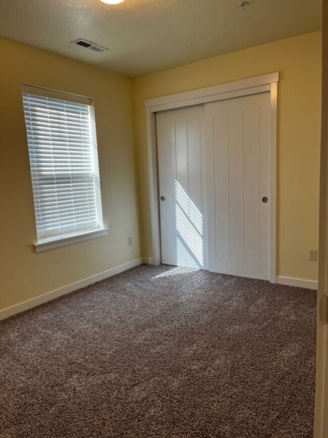 Building Photo - SAW1530U