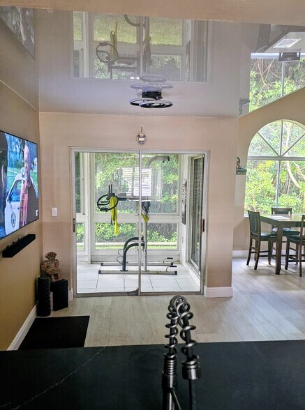 Building Photo - 1077 SE 6th Ave