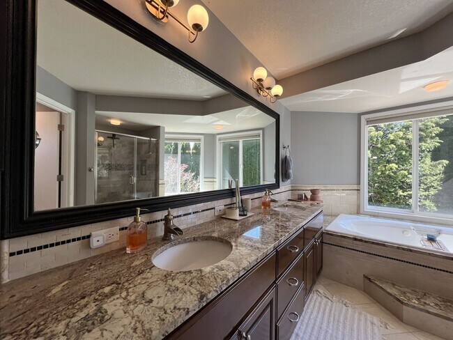Building Photo - Stunning Bull Mountain Home with Gourmet Kitchen & Luxurious Primary Suite Retreat