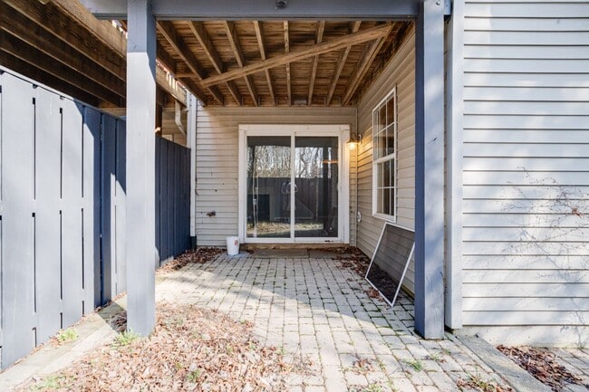 Building Photo - 1730 Bluffs Island Ct