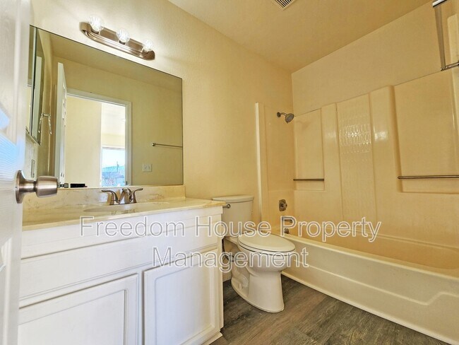 Building Photo - 1930 Kearney St