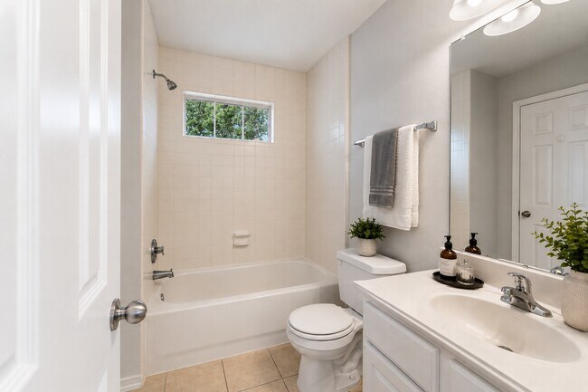 Building Photo - 21915 Sunvolt Ct