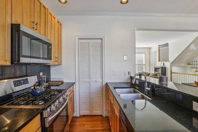 Building Photo - 689 Bonaventure Ave NE