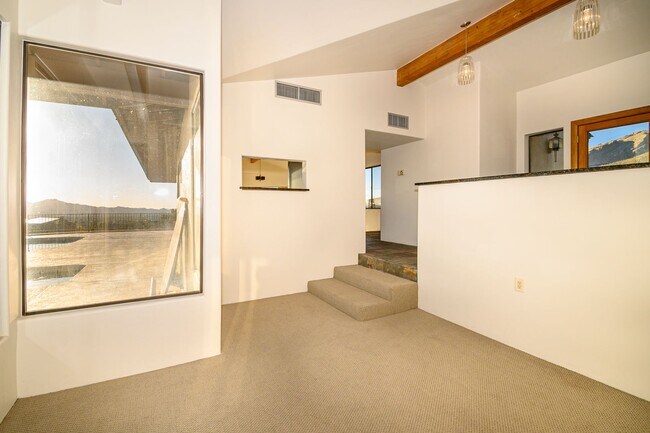Building Photo - STUNNING HOME WITH BREATHTAKING VIEWS LOCATED AT THE TOP OF CAMPBELL!