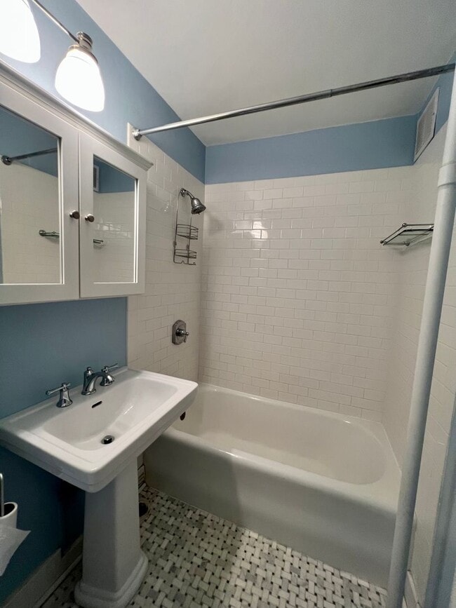 Building Photo - Garden Court Condominium - Capitol Hill