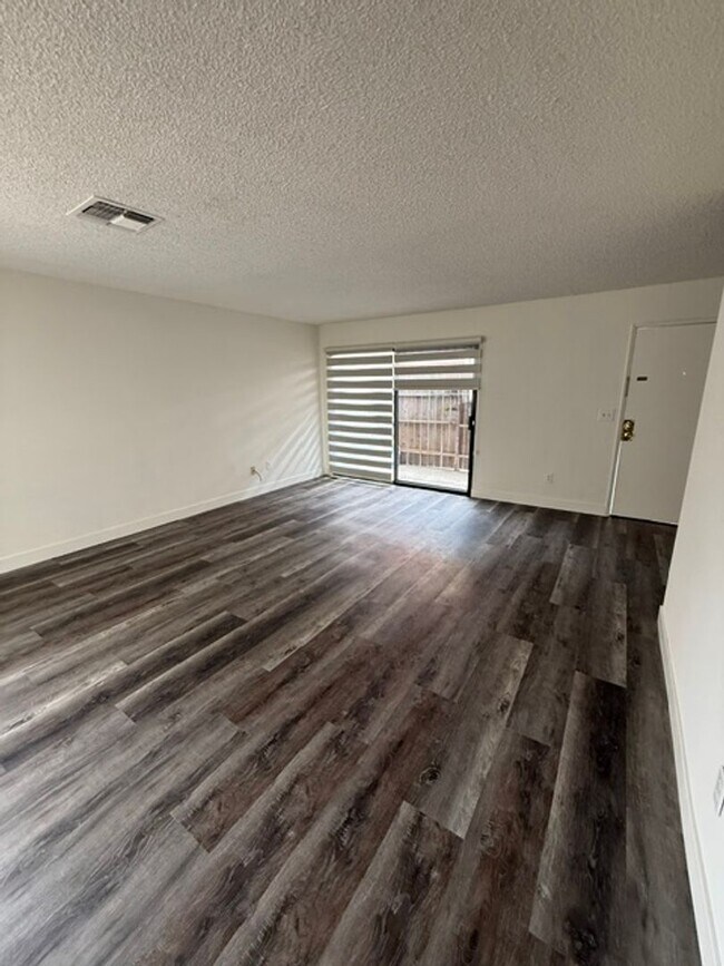 Building Photo - 1835 W 145th St