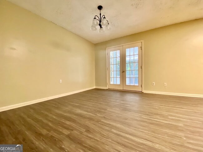 Building Photo - 301 New Cir Dr