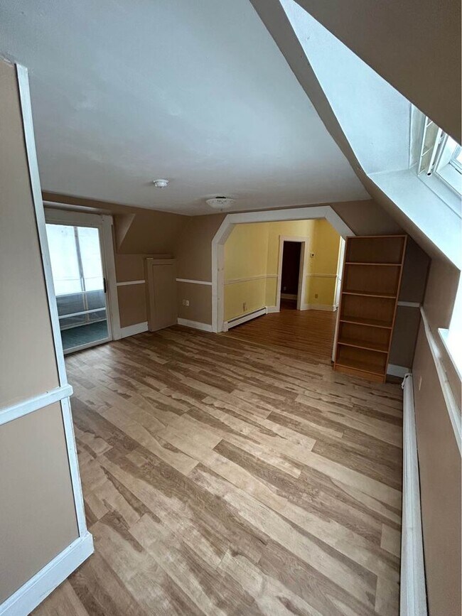 Building Photo - 323 Pine St