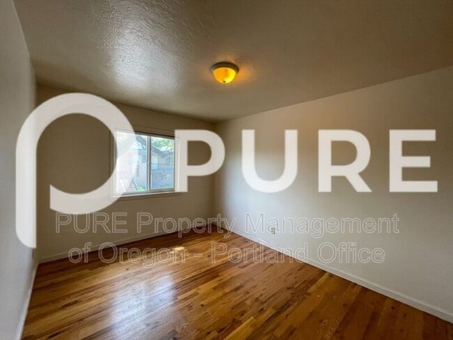 Building Photo - 1511 SE Oak St