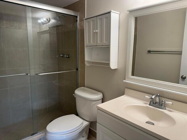 Building Photo - 3710 N Pine Island Rd