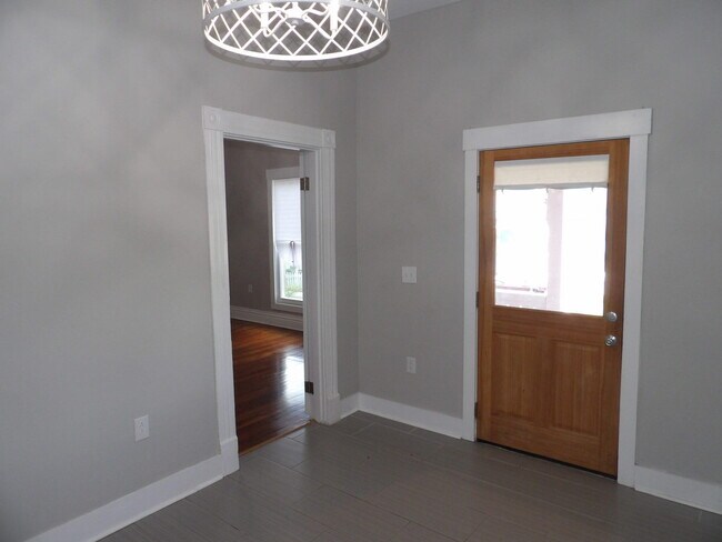 Building Photo - 609 Taylor Ave