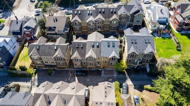 Building Photo - 3Bd/3Ba Seattle Townhouse