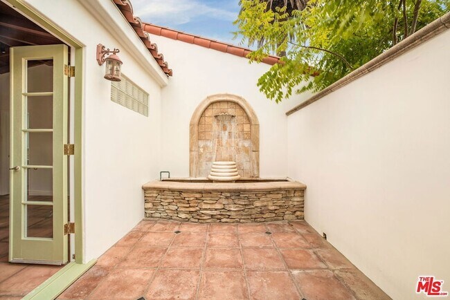 Building Photo - 2228 Prospect Ave