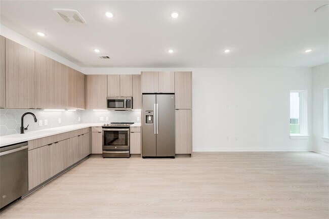 Building Photo - 4802 S Congress Ave